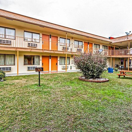 Oyo Hotel Lake Charles Hwy 10 외부 사진