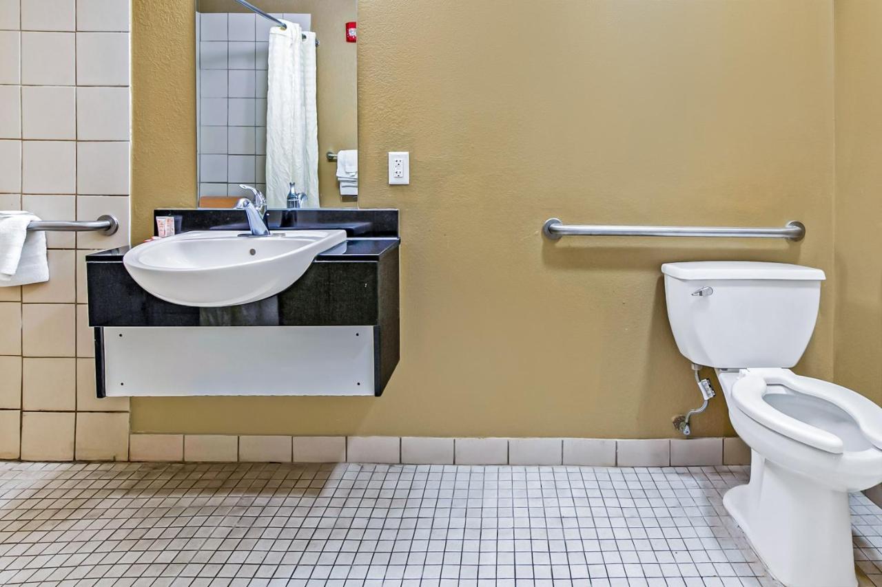 Oyo Hotel Lake Charles Hwy 10 외부 사진