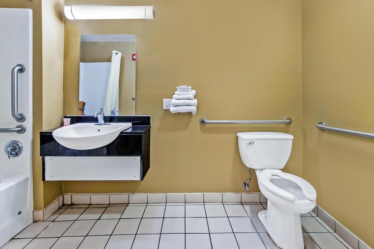 Oyo Hotel Lake Charles Hwy 10 외부 사진