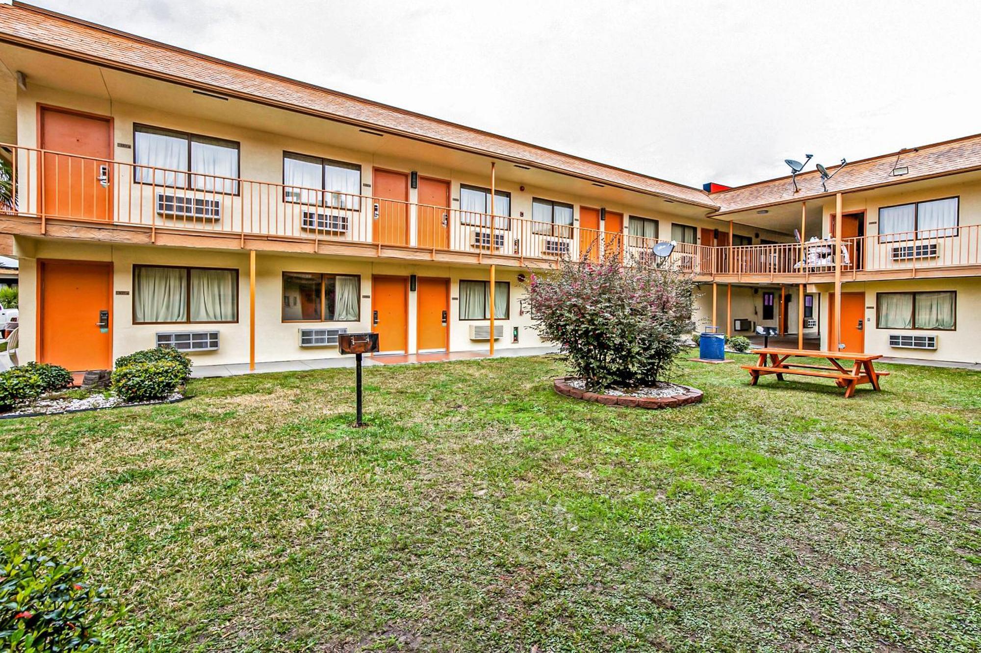 Oyo Hotel Lake Charles Hwy 10 외부 사진