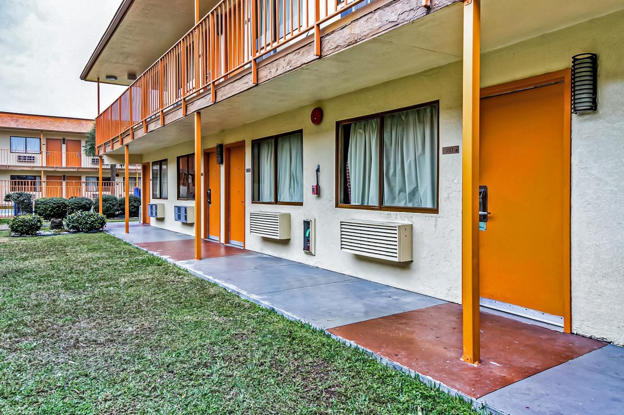 Oyo Hotel Lake Charles Hwy 10 외부 사진